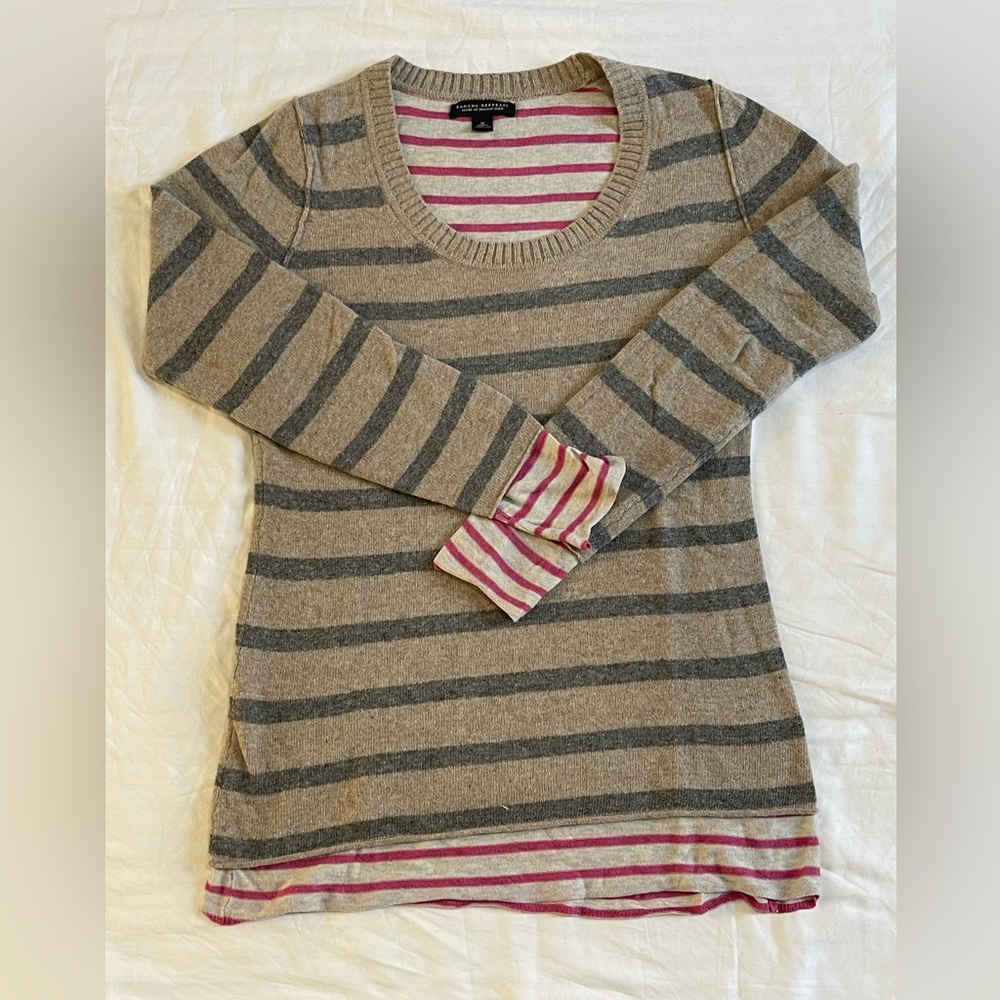 Banana Republic. Sweater. Wool blend.  Size M.